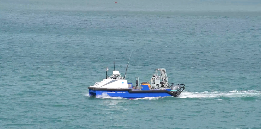 云洲智能无人艇在海南乐东莺歌海海域.png